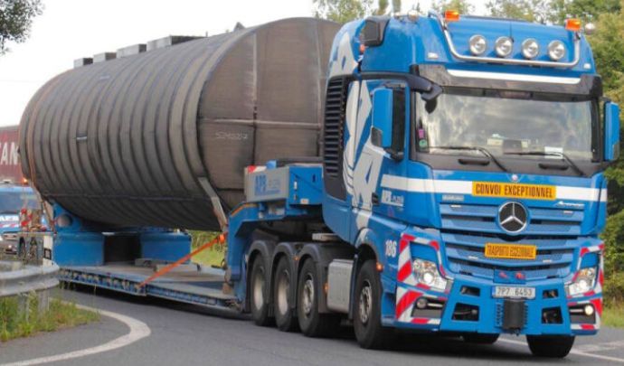 Mercedes Benz Actros MP4 SLT Giga Space 8x4 Lowloader 'APB